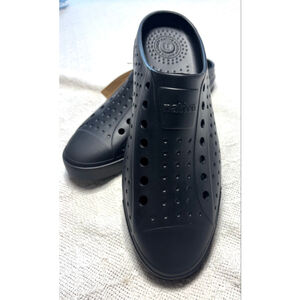 NWT Black Native Lightweight Water-Friendly Jefferson Clog Men Size 7/Woman SZ 9